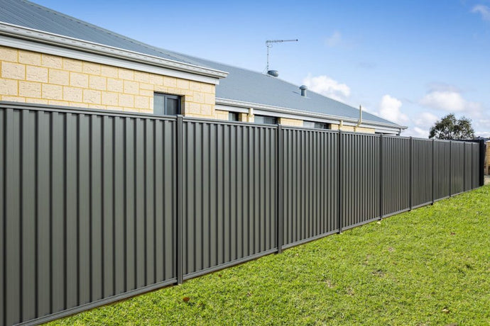 Corrugated Steel Fencing Panels: An Overview of Durable and Aesthetic Fencing Solution