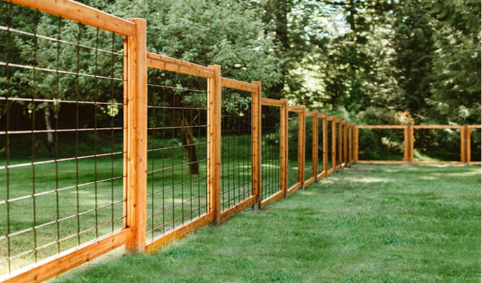 Transform Your Backyard with a Modern Hog Wire Fence